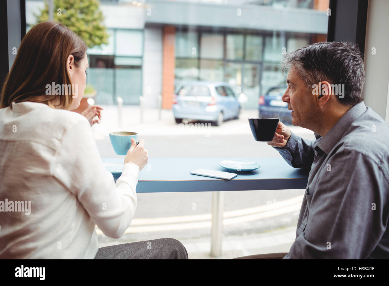 Mann und Frau mit Kaffee Stockfoto