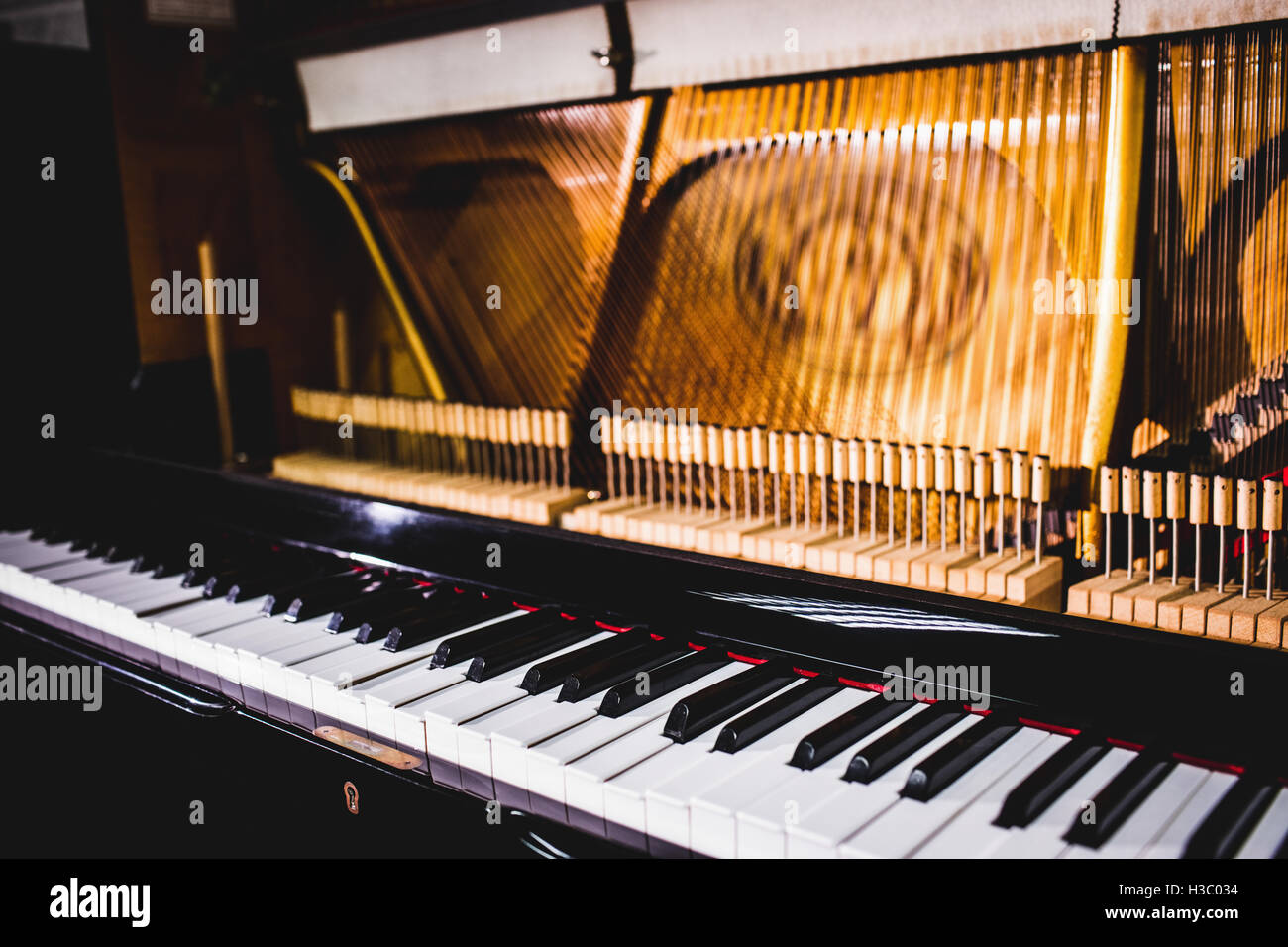 Altes Klavier-Tastatur Stockfoto