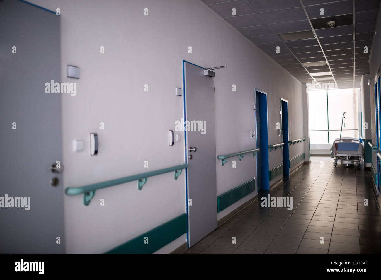 Blick auf Krankenhausflur Stockfoto