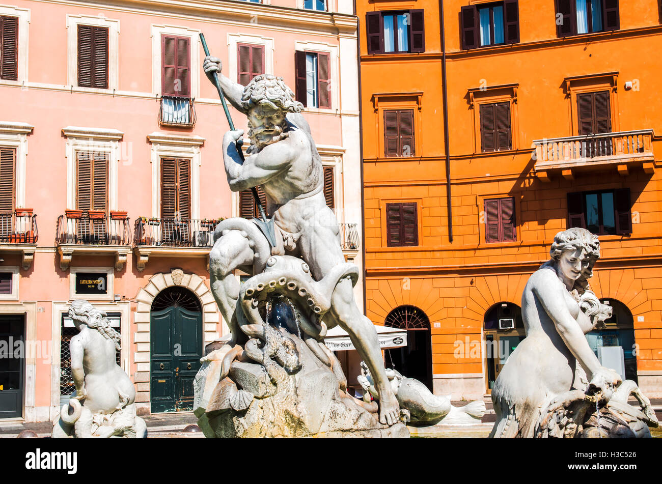 Giacomo della Portas 16. Jahrhunderts Fontana di Nettuno am nördlichen Ende der historischen Piazza Navona in Rom, Italien Stockfoto