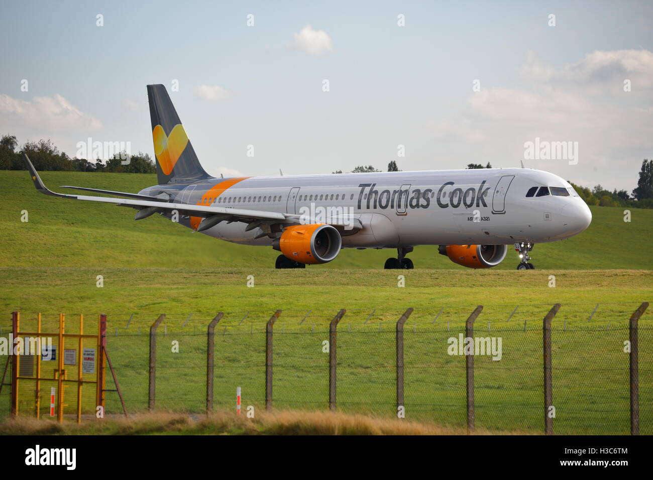 Thomas Cook Airbus A321-200 G-TCDJ bereit zum Abflug am Flughafen Birmingham, UK Stockfoto