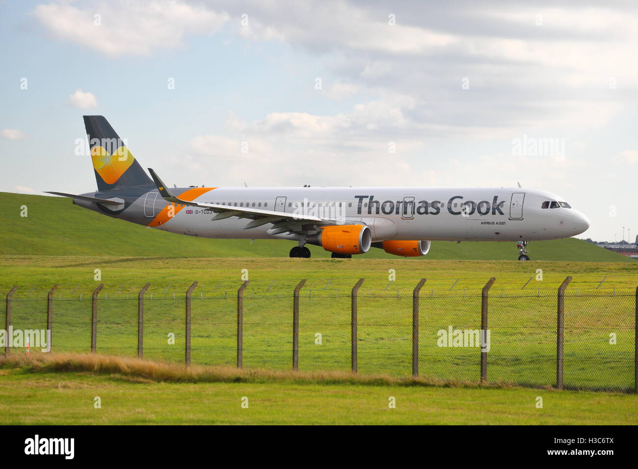 Thomas Cook Airbus A321-200 G-TCDJ bereit zum Abflug am Flughafen Birmingham, UK Stockfoto