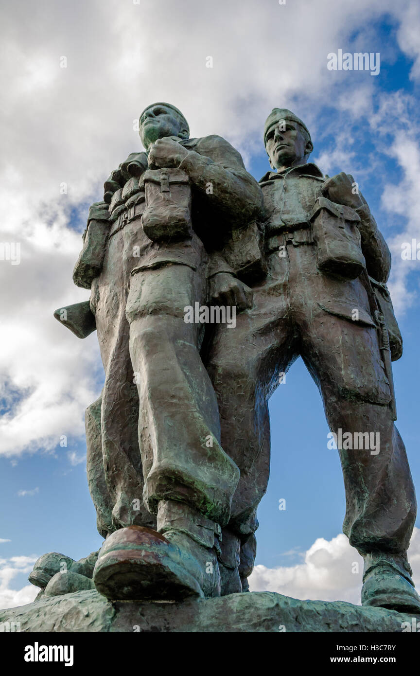 Bronze-Statue für die Männer und Offiziere der Kommandos, die im zweiten Weltkrieg in der Nähe von Spean Bridge, Schottland gestorben. Stockfoto