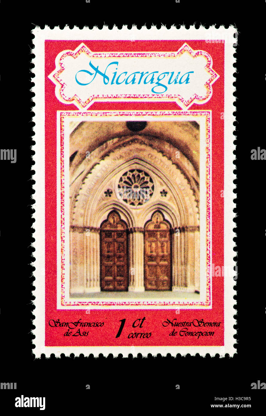 Briefmarke aus Nicaragua Darstellung das gotische Portal, Unterkirche in Assisi, 750. Jahrestag der Heiligsprechung Stockfoto