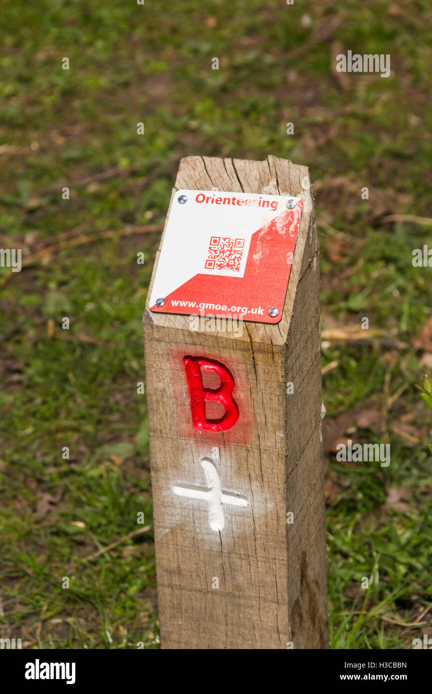 OL-Kontrollpunkt mit QR (Quick Response) Code Etikett nach Moses Gate Country Park, Bolton. Stockfoto
