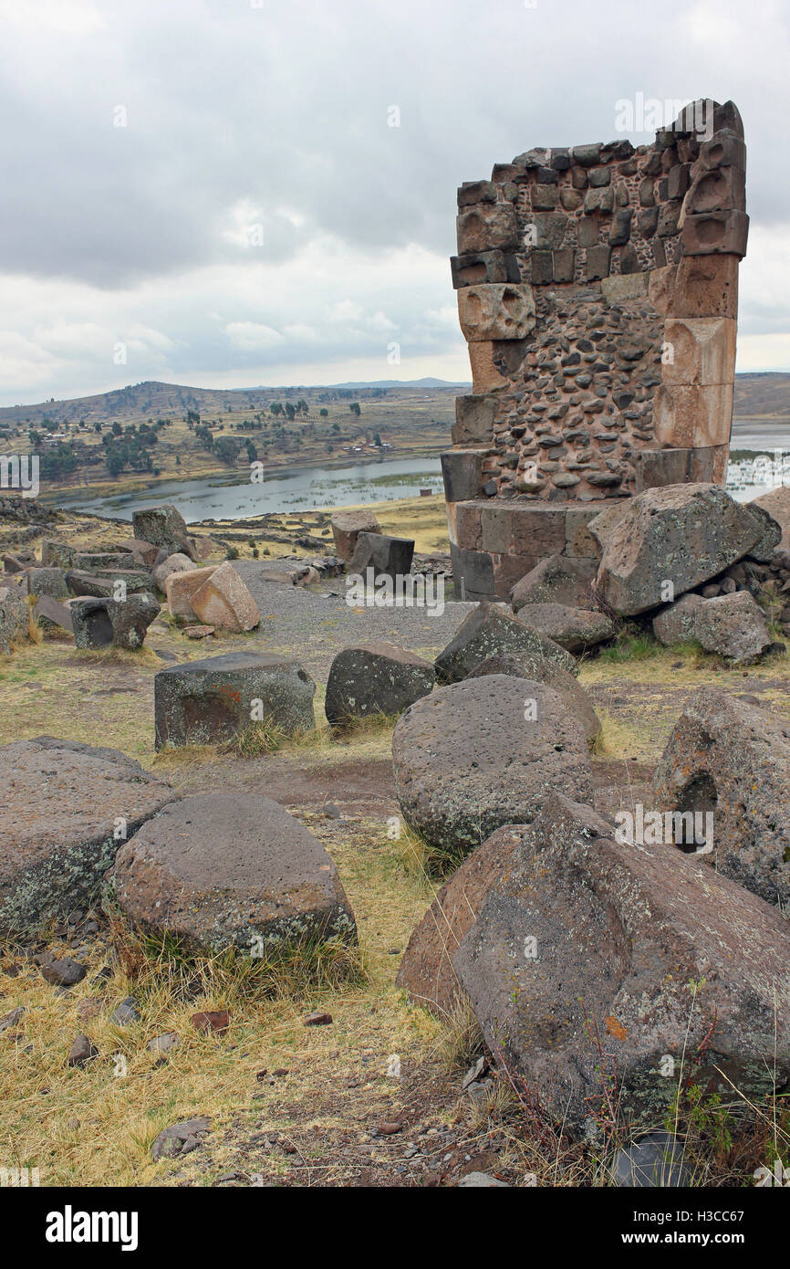 Chullpas - Stein Grabbeigaben Türmen an Sillustani gebaut, um die Aymara-Elite, Colla Leute Stockfoto