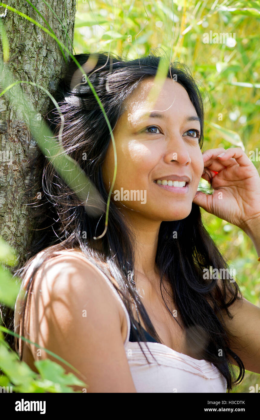 Entspannung in der Natur, Frau Porträt Stockfoto