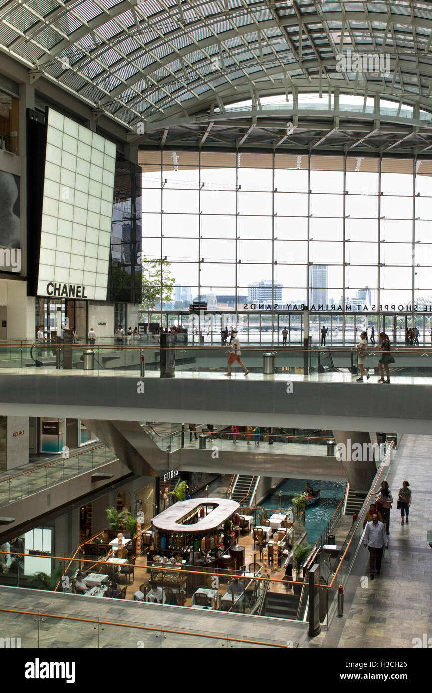 Singapur, Marina Bay Sands, The Shoppes Shopping Centre, Innenraum Stockfoto