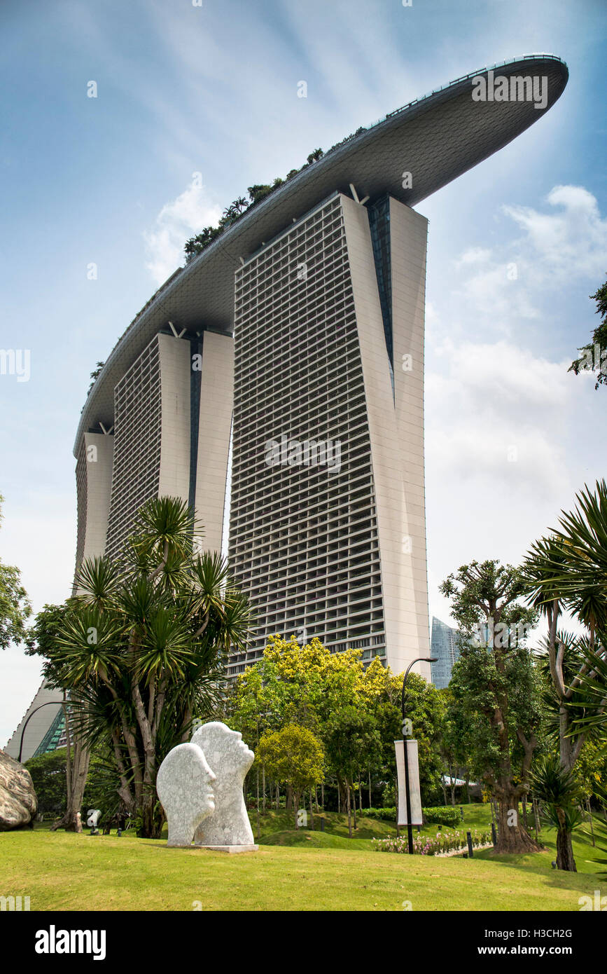Singapur, Marina Bay Sands Resort von Gärten an der Bucht Stockfoto