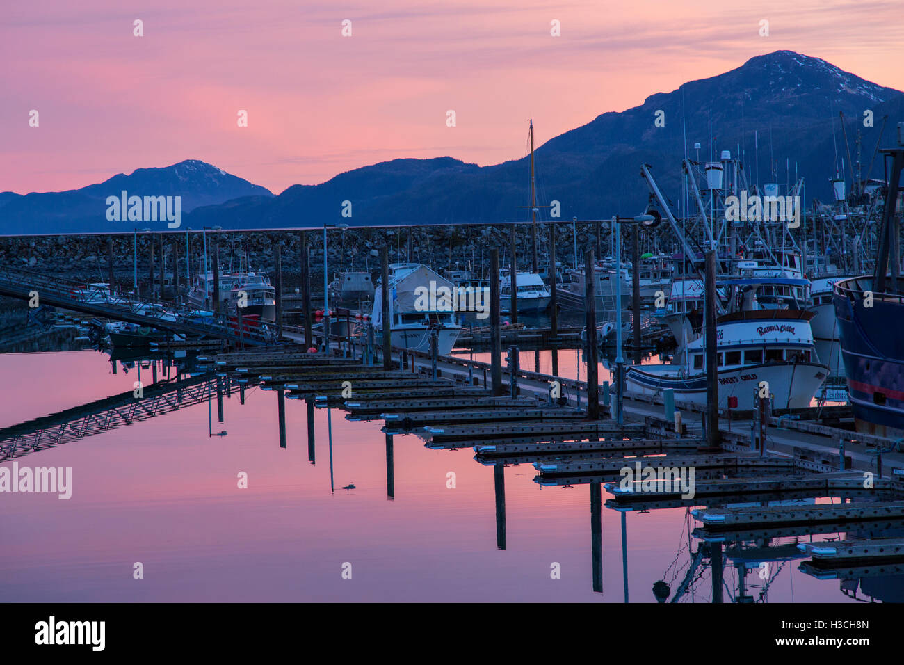Bootshafen am Sunsett, Cordova, Alaska. Stockfoto