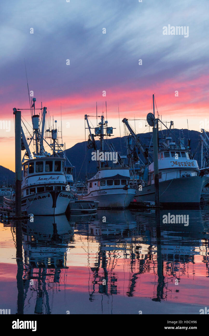 Bootshafen am Sunsett, Cordova, Alaska. Stockfoto