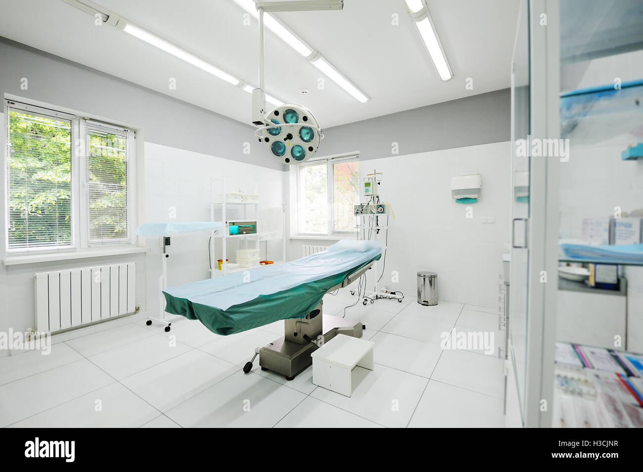 OP-Saal in der chirurgischen Abteilung der Poliklinik Stockfoto