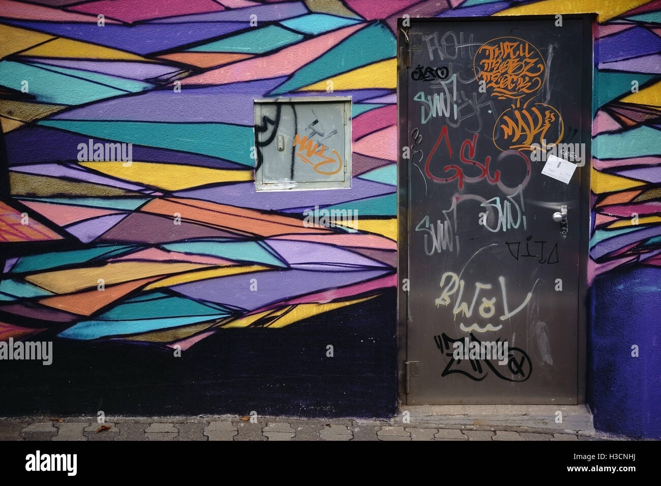 Bunt bemalten Graffitiwand Stockfoto
