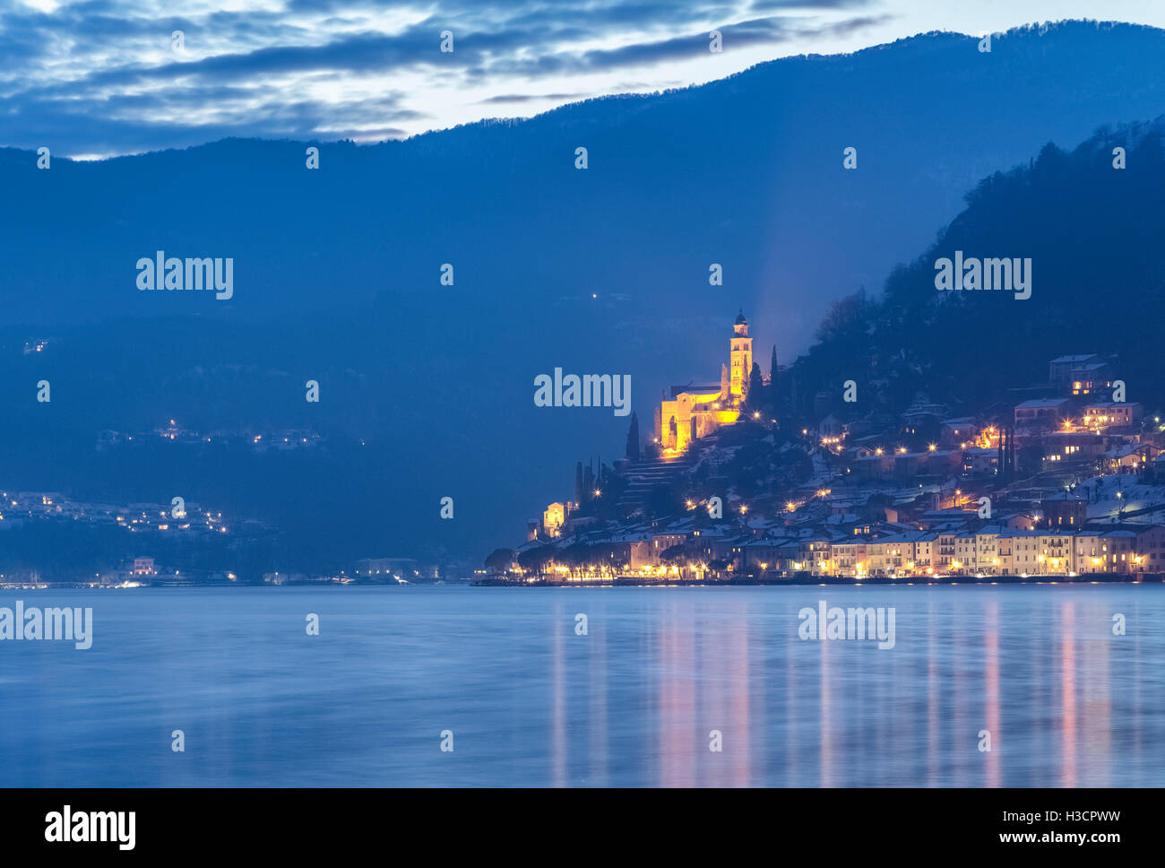 Die Kirche Santa Maria Del Sasso in Morcote, See Ceresio, Kanton Tessin, Schweiz. Stockfoto