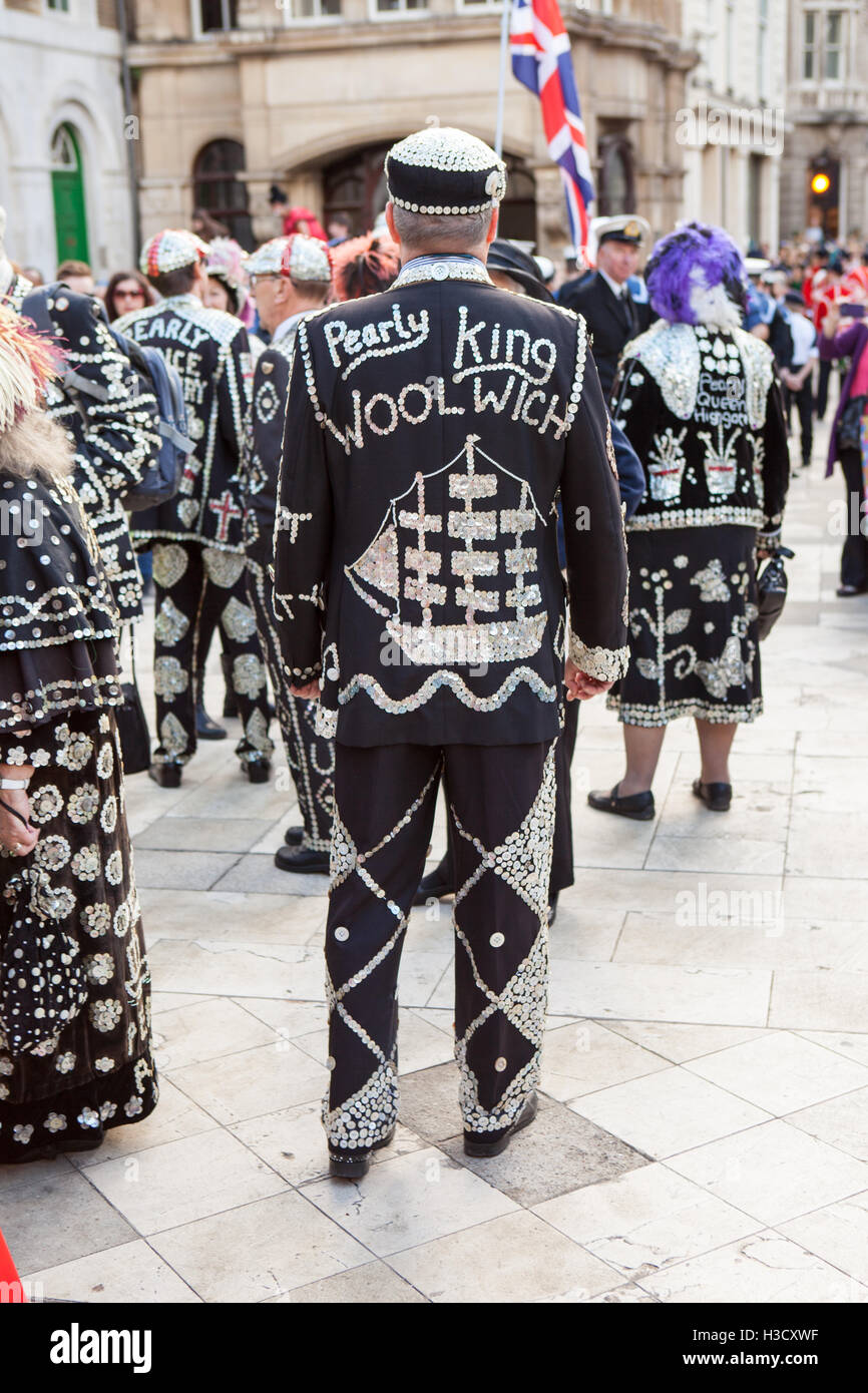 Die jährliche Pearly Kings und Queens & costermonger Erntefest Held in der Guildhall, London, UK Stockfoto Die jährliche Pearly Kings und Queens & costermonger Erntefest Held in der Guildhall, London, UK Stockfoto
