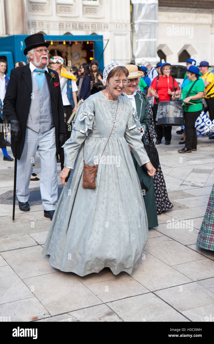 Die jährliche Pearly Kings und Queens & costermonger Erntefest Held in der Guildhall, London, UK Stockfoto Die jährliche Pearly Kings und Queens & costermonger Erntefest Held in der Guildhall, London, UK Stockfoto