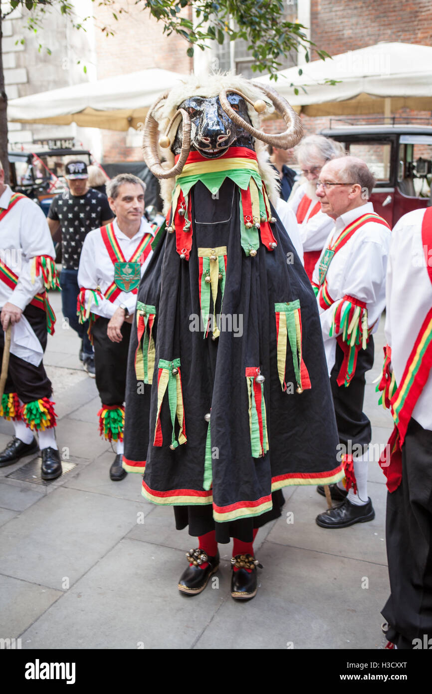 Die jährliche Pearly Kings und Queens & costermonger Erntefest Held in der Guildhall, London, UK Stockfoto Die jährliche Pearly Kings und Queens & costermonger Erntefest Held in der Guildhall, London, UK Stockfoto