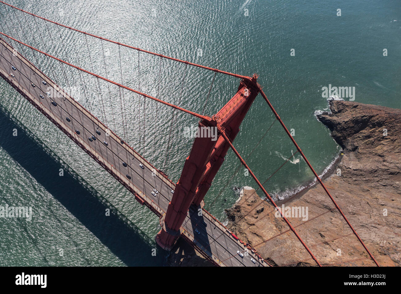 Luftaufnahme über die Golden Gate Bridge in San Francisco, Kalifornien. Stockfoto