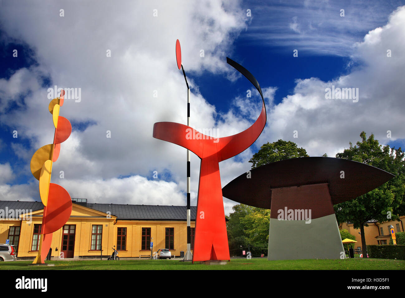 "Die vier Elemente" des amerikanischen Bildhauers Alexander Calder, außerhalb des Museum of Modern Art (Moderna Museet), Stockholm, Schweden Stockfoto