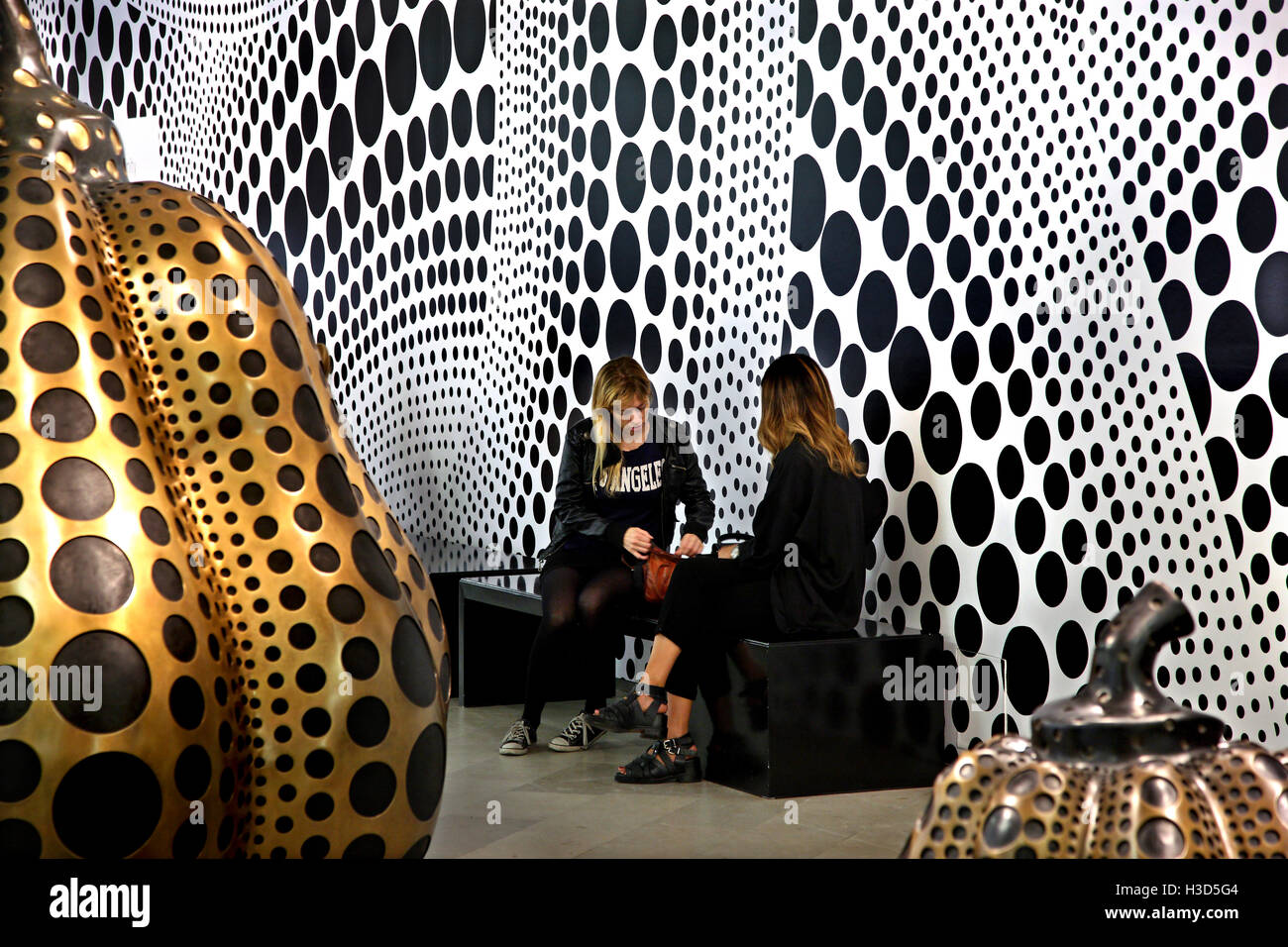 Im Foyer des Museum für moderne Kunst (Moderna Museet), Skeppshomen, Stockholm, Schweden. Stockfoto