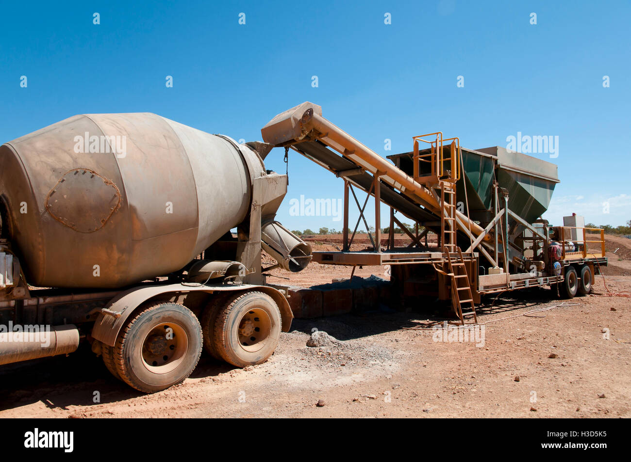 Zement-LKW-Lauf Stockfoto