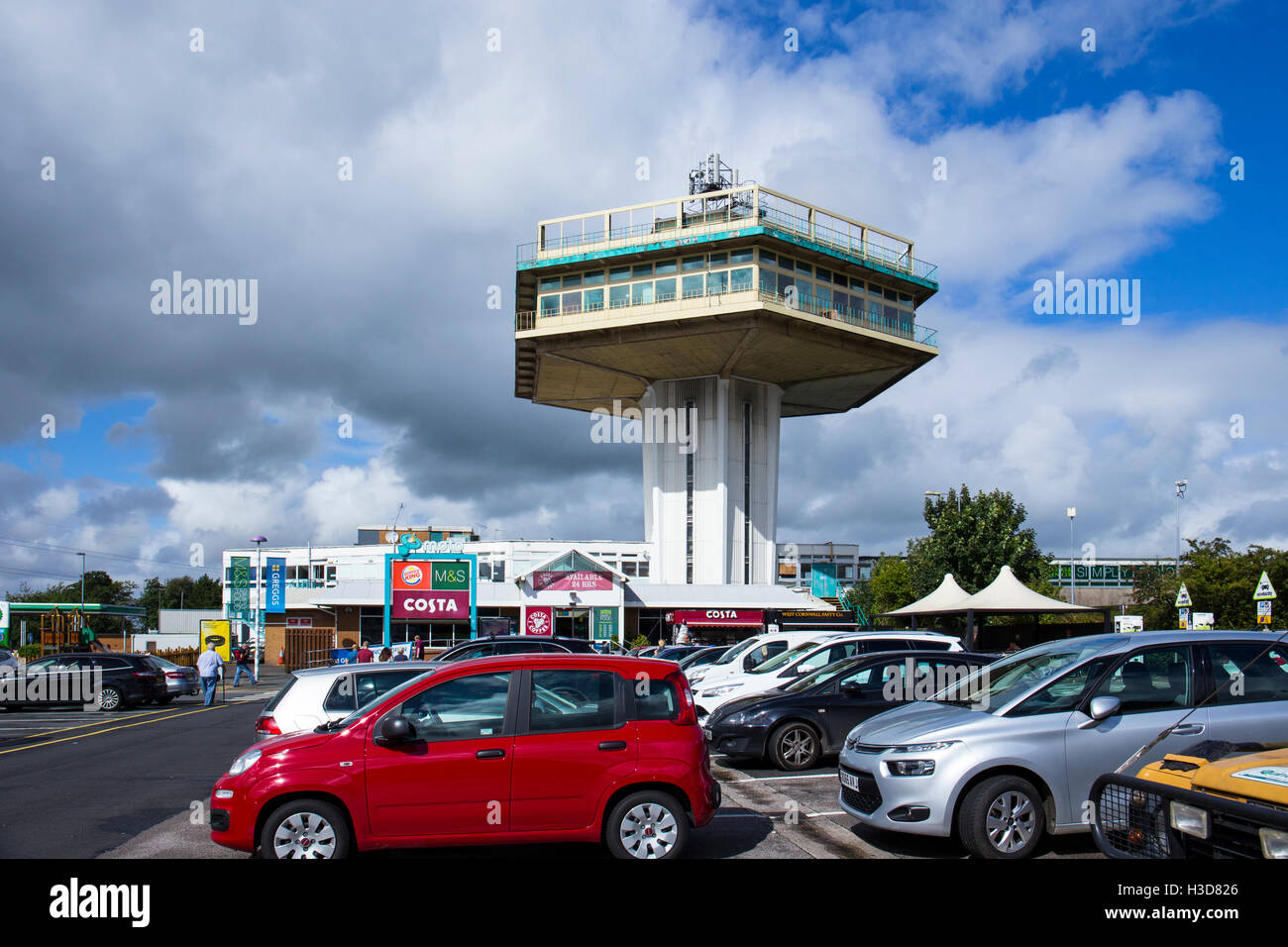 Der Pennine Tower am Lancaster Autobahndienst auf der M6 in Lancashire, Großbritannien Stockfoto