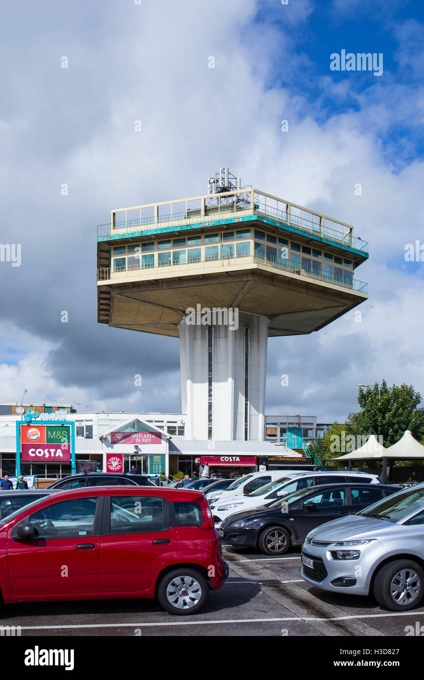 Der Pennine Tower am Lancaster Autobahndienst auf der M6 in Lancashire, Großbritannien Stockfoto