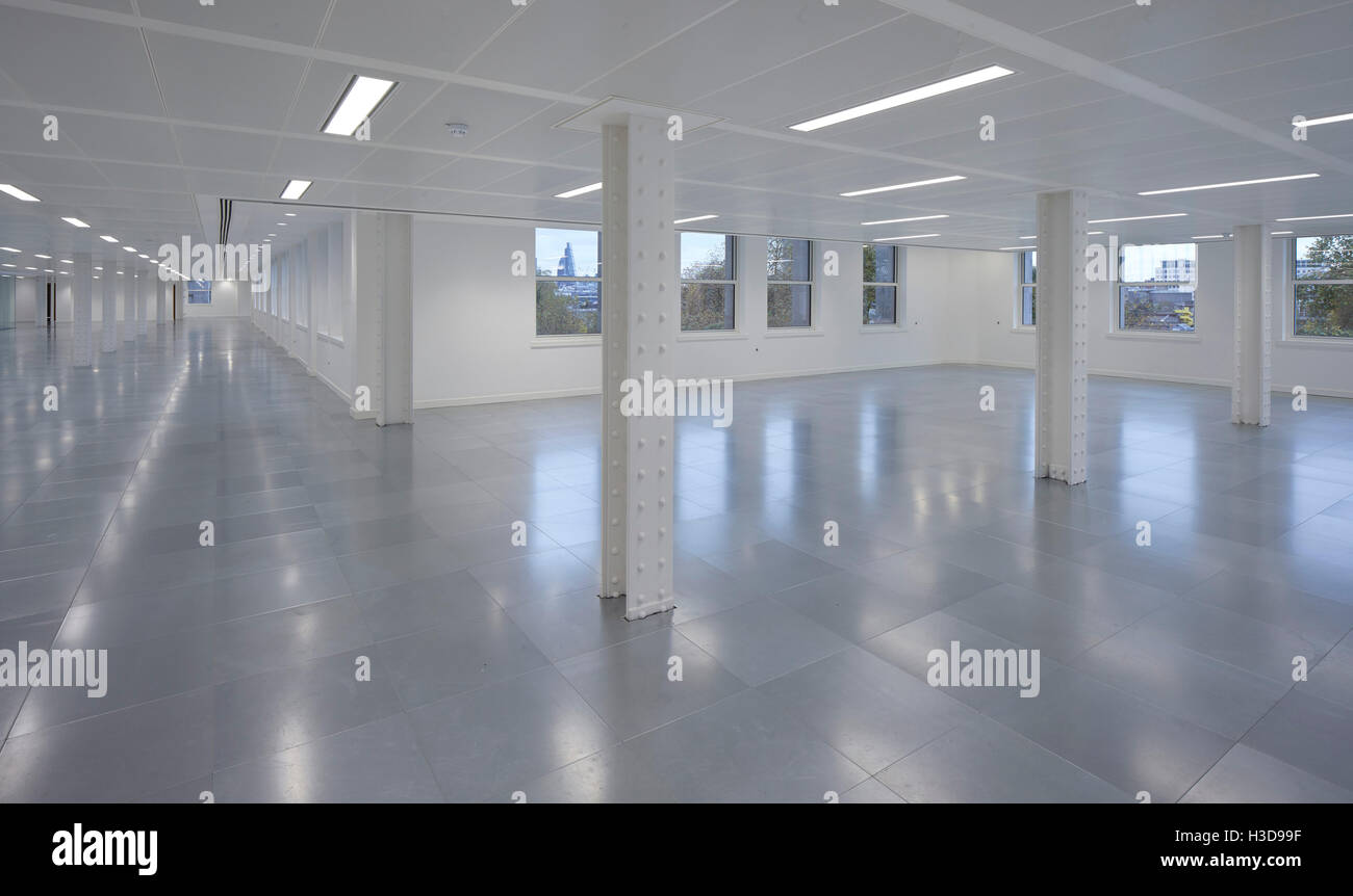 Typische, unmöbliert Floorplate. Die Adelphi-Sanierung, London, Vereinigtes Königreich. Architekt: Aukett Swanke, 2016. Stockfoto