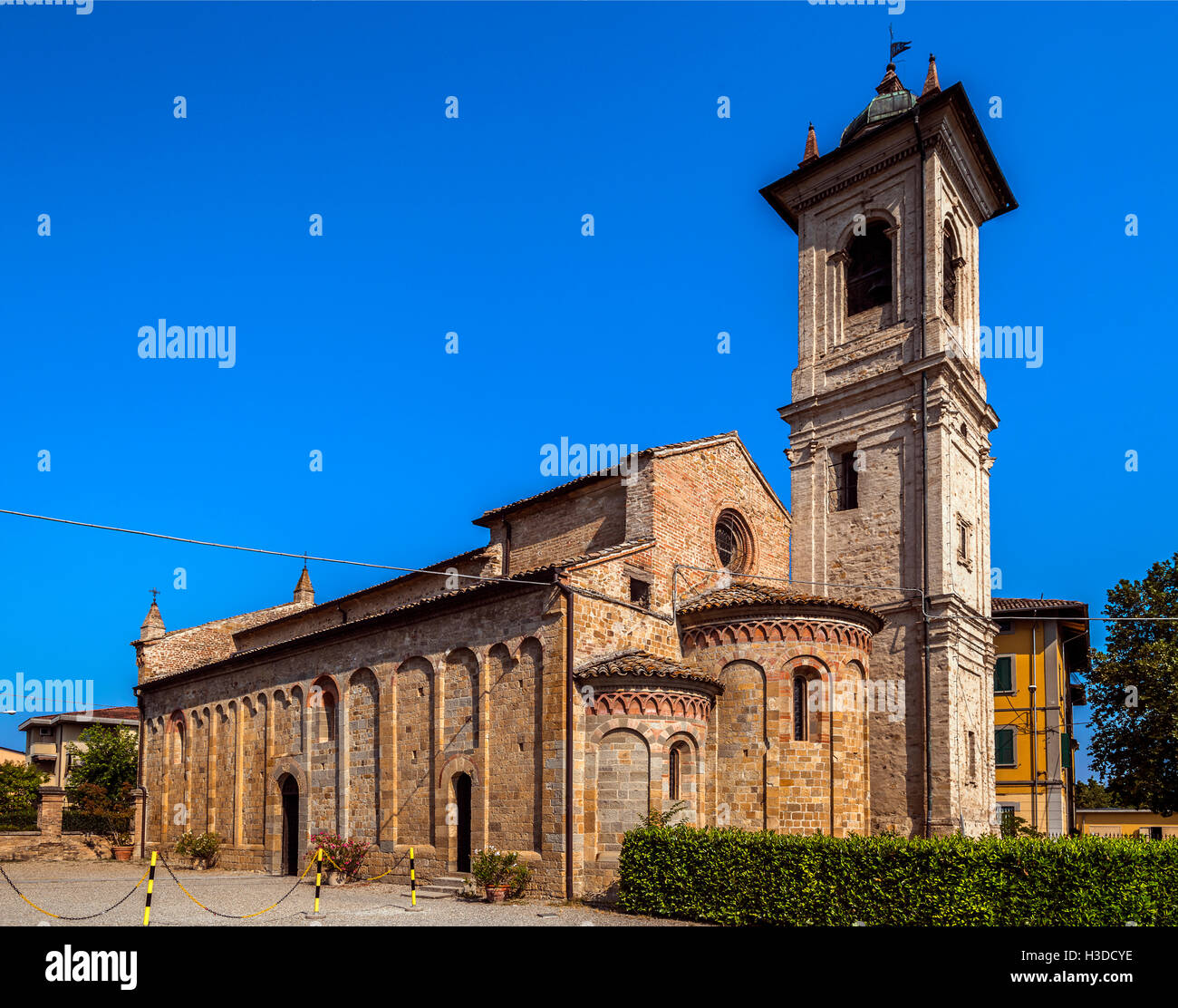 Emilia-Romagna, Francigena Weg. Vicofertile, Kirche San Geminiano, Architecture, Architettura, Fonte Battesimale, Toni Spagone, via Francigena, Chiesa, Kirche, Taufe, Apsis, abside Stockfoto