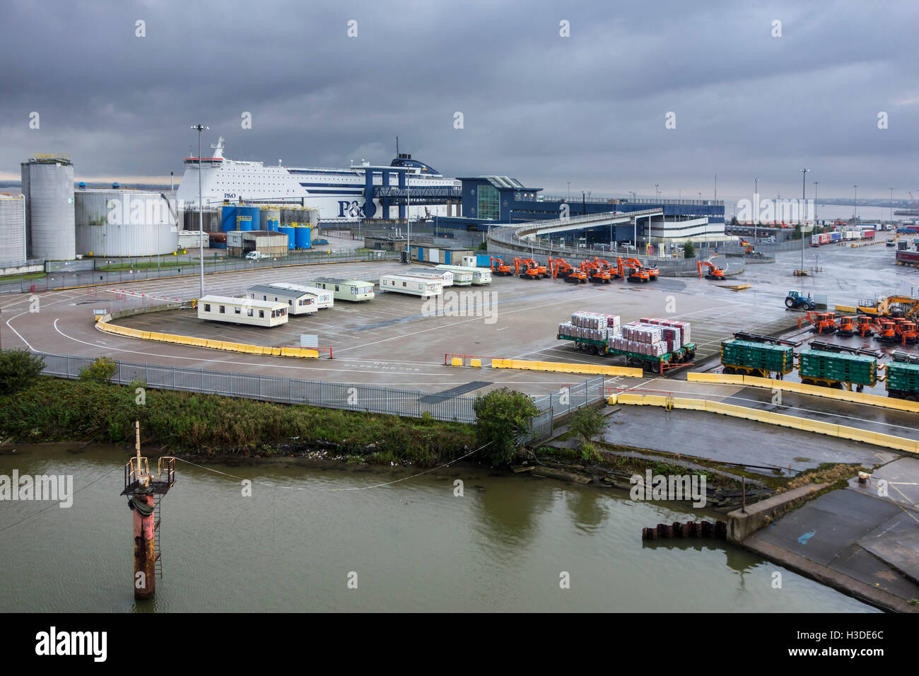 P & O ferry terminal im Hafen von Hull in Kingston upon Hull, England, UK  Stockfotografie - Alamy