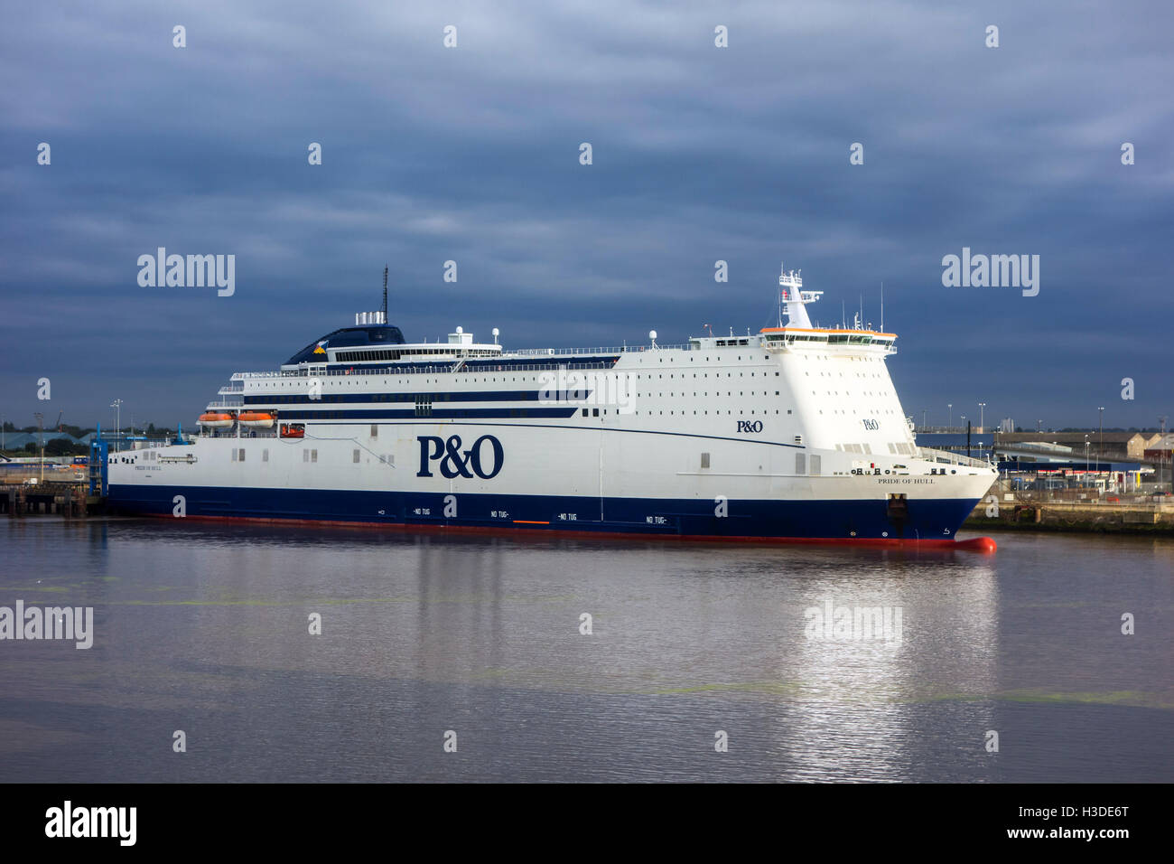MS Pride of Hull, P & O North Sea Ferries Passagier- und roll-on/Roll-off Schiff in den Hafen von Kingston upon Hull, England, UK Stockfoto