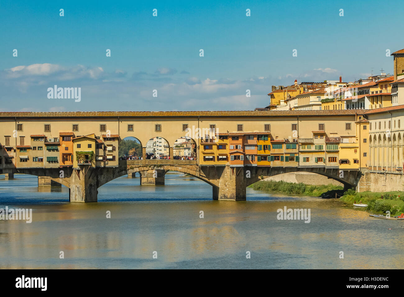 Blick auf die Brücke Ponte Vecchio in Florenz, Italien Stockfoto