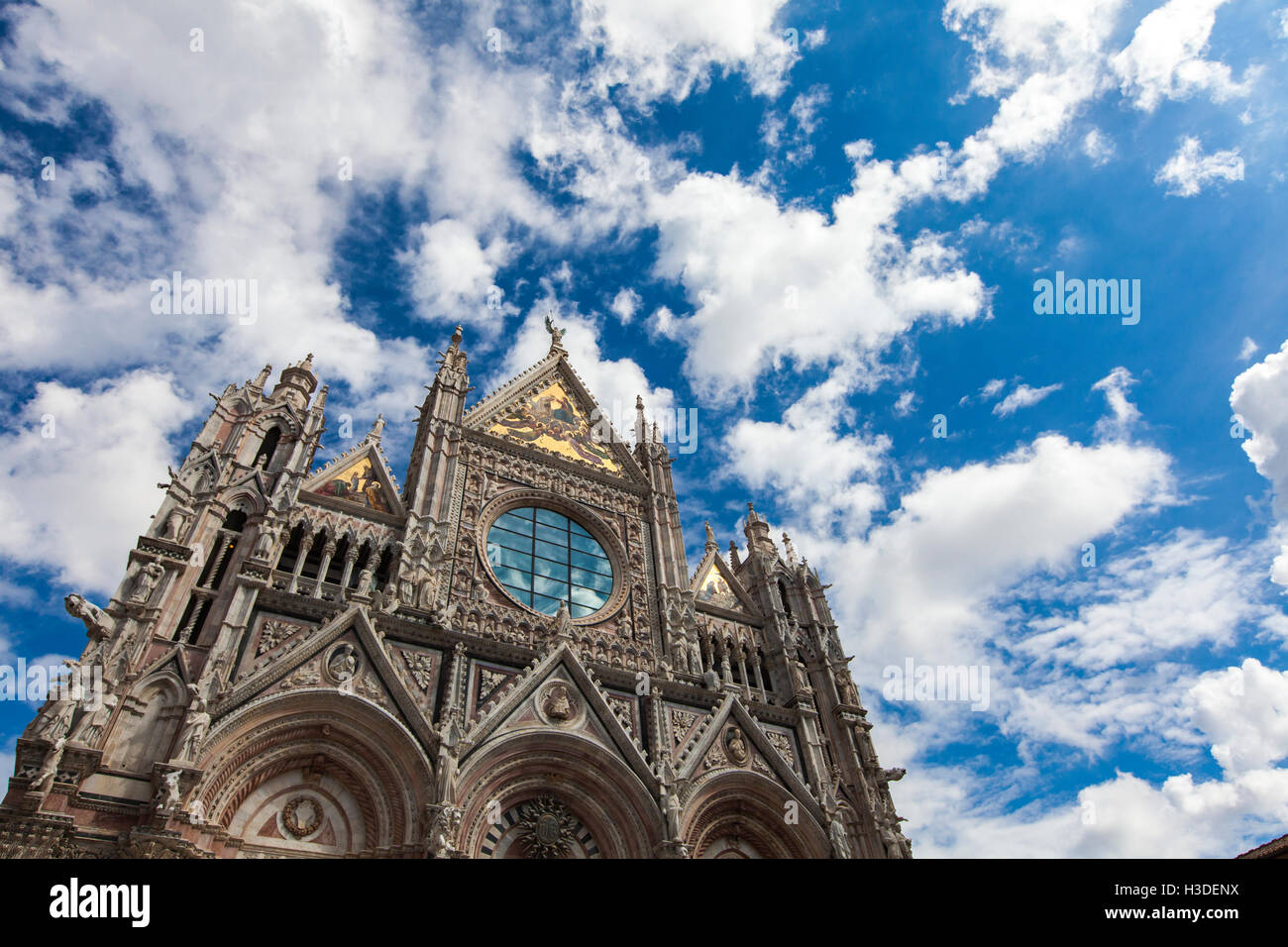 Außenbereich und architektonische Details des Doms, Dom von Siena, Italien Stockfoto