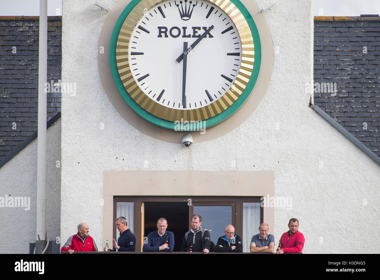 Carnoustie Golf Course, Fife, Schottland. 6. Oktober 2016. Alfred Dunhill Links Championship Golf 1. Runde. Der offizielle Zeitmesser für den Kurs Kredit: Action Plus Sport/Alamy Live News Stockfoto