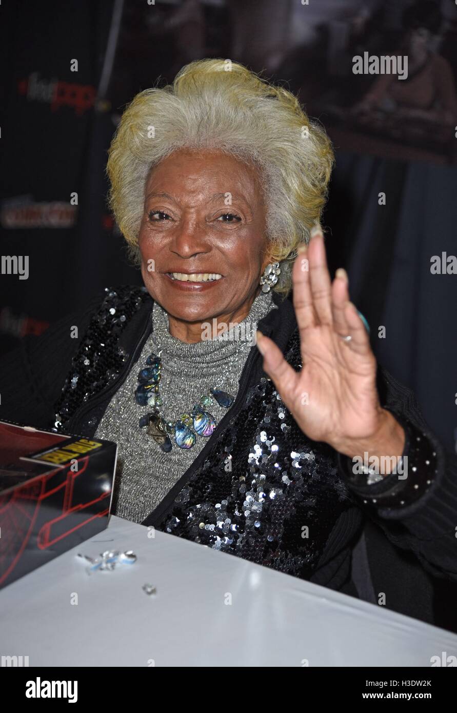 New York, NY, USA. 6. Oktober 2016. Nichelle Nichols an Jacob Javitz Center in Anwesenheit für New York, NY New York Comic Con 2016 - do, 6. Oktober 2016. Bildnachweis: Derek Sturm/Everett Collection/Alamy Live-Nachrichten Stockfoto