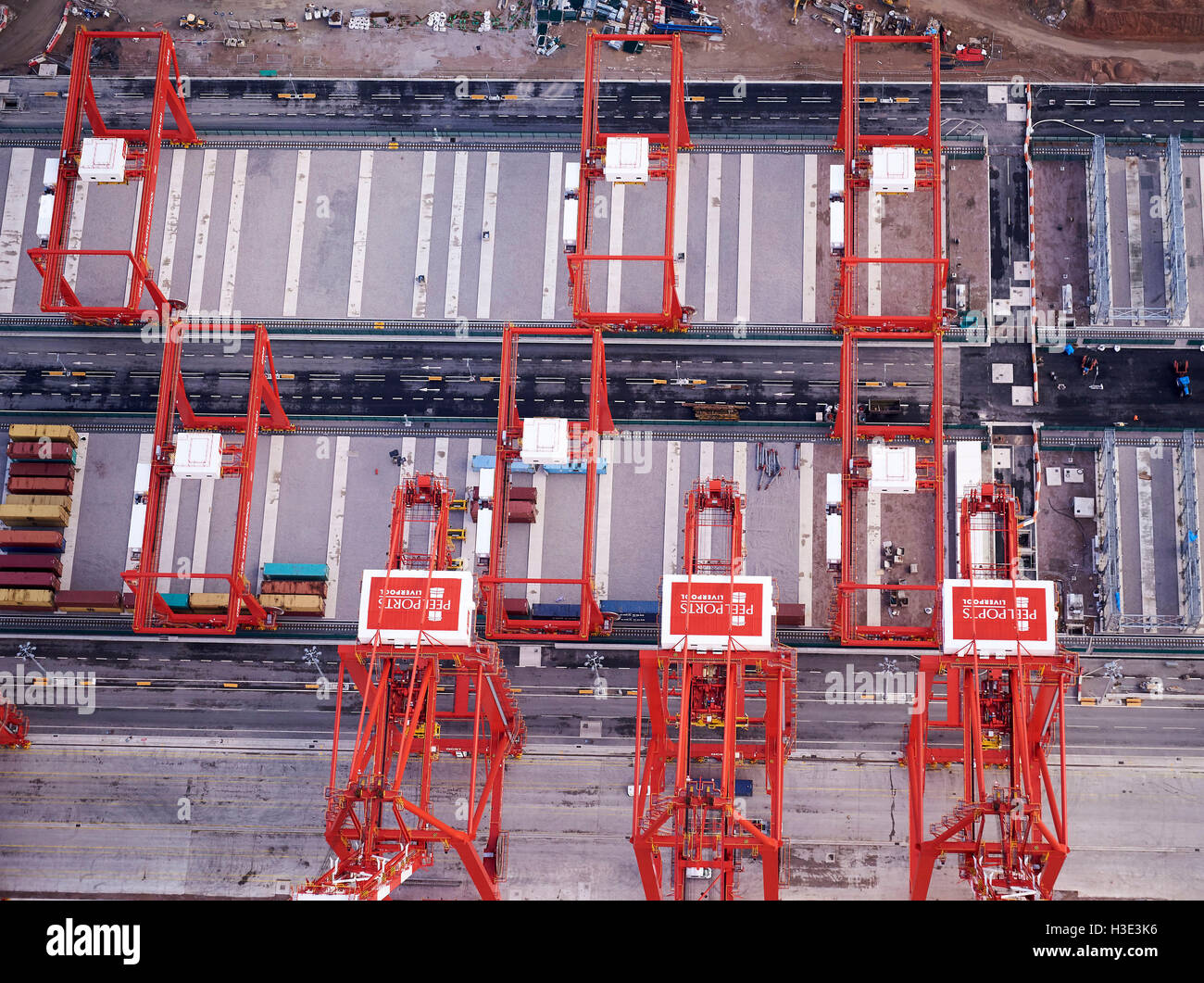 Draufsicht der Overhead Cranes, Liverpool Seaforth Docks, Merseyside, NW England, UK Stockfoto