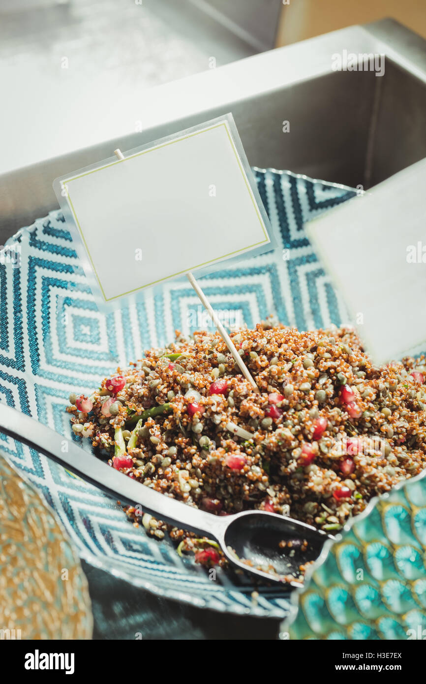 Gekochtes Essen auf Teller Stockfoto