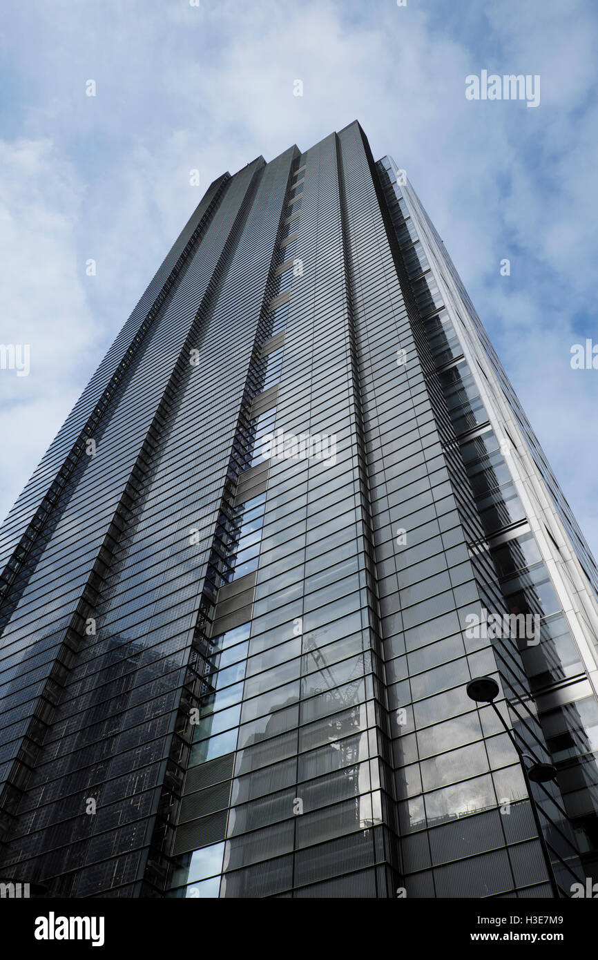 Flacher Blick auf das Heron Wolkenkratzer Gebäude am Bishopsgate in der City of London, Großbritannien KATHY DEWITT Stockfoto