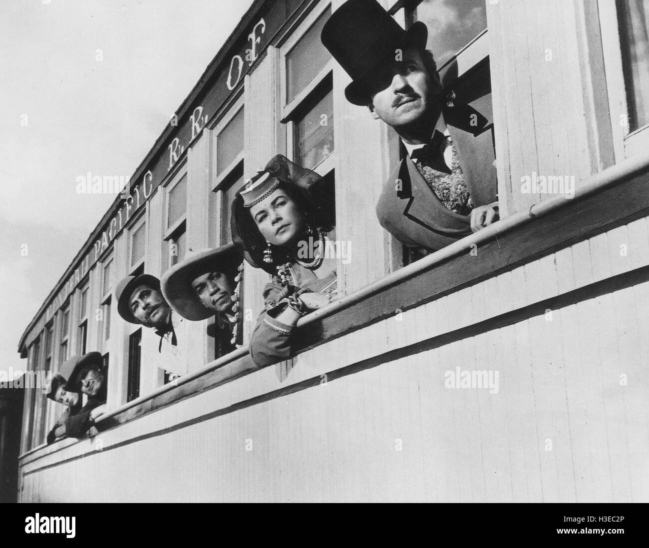 Rund um THE WORLD IN 80 DAYS 1956 film United Artists mit von rechts: David Niven Shirley MacLaine, Cantinflas Stockfoto