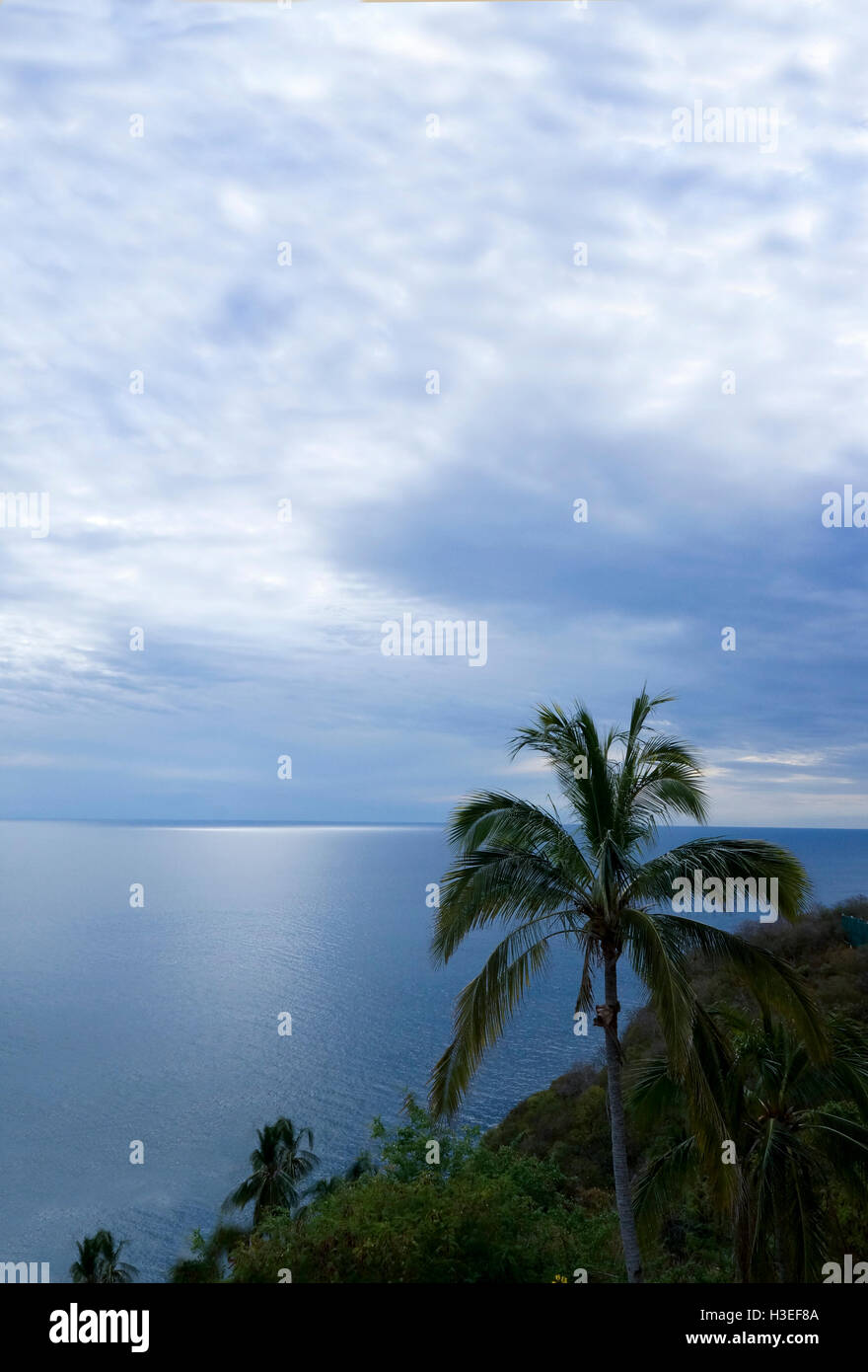 Grauen Himmel am Pazifik, Mexiko Stockfoto