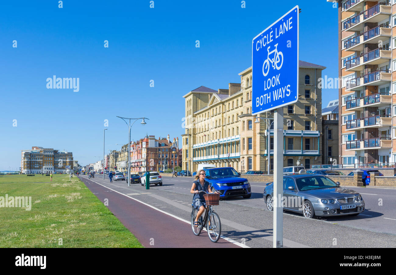 Radweg suchen beide Wege Zeichen in Brighton, East Sussex, England, UK. Stockfoto