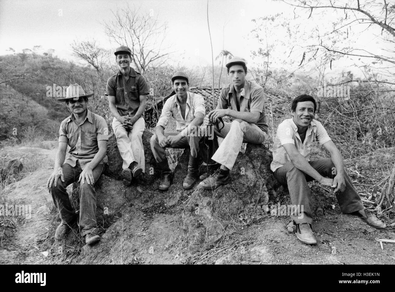 CHALATENANGO, EL SALVADOR, FEB 1984: Gewählt - innerhalb der FPL Guerilla Zonen des Control - PPL (lokalen beliebten Powers) mit der Verwaltung des Gebiets Guerilla-statt zu arbeiten. Stockfoto