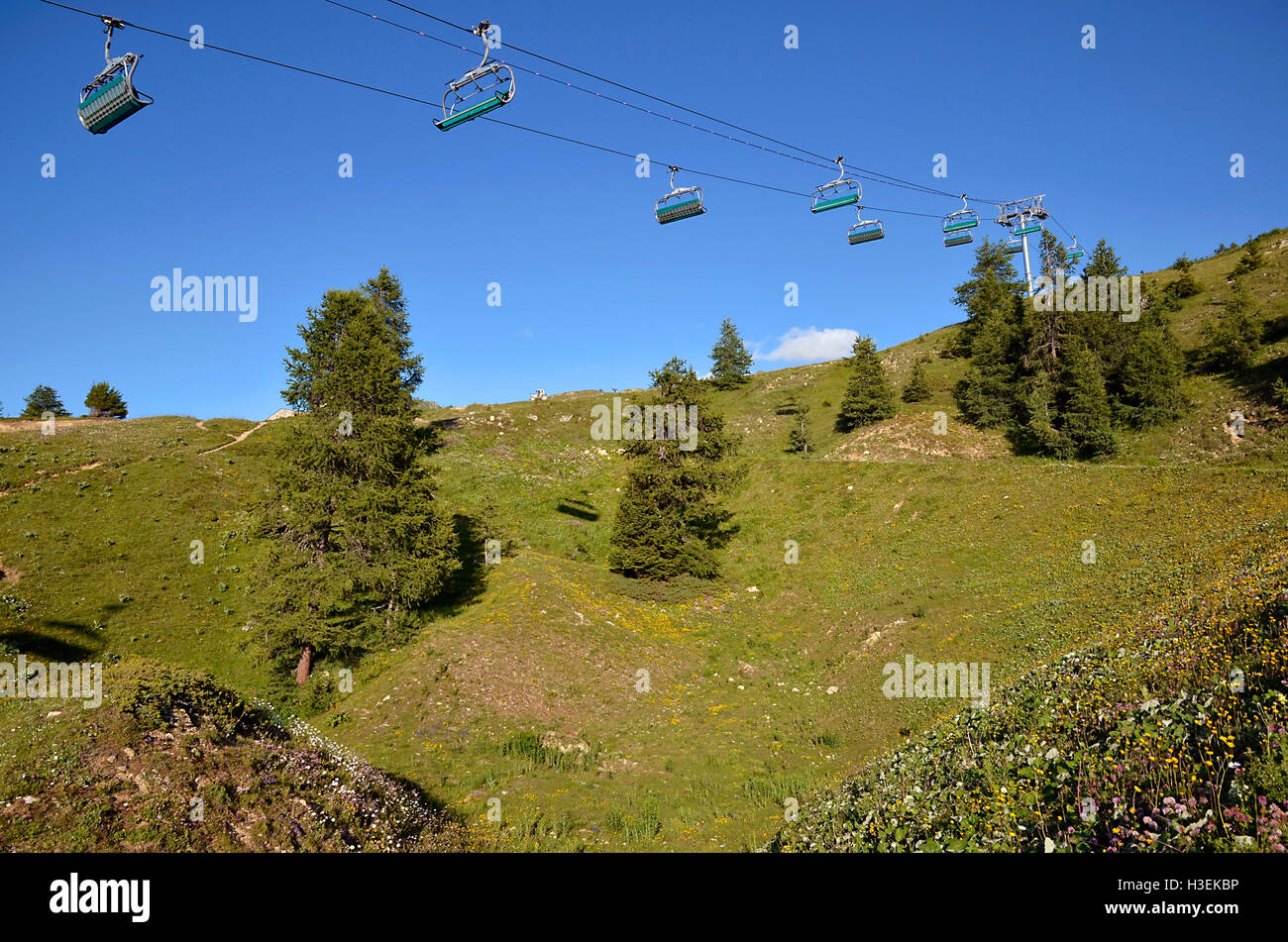 Seilbahnen im Sommer in La Plagne, Gemeinde in der Tarentaise-Tal, Savoie-Abteilung und die Region Rhône-Alpes in Frankreich Stockfoto