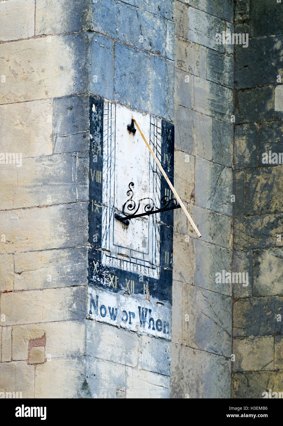 Eine alte Sonnenuhr in einer Mauer bei Beverley Minster Beverley East Yorkshire England Vereinigtes Königreich Großbritannien Stockfoto