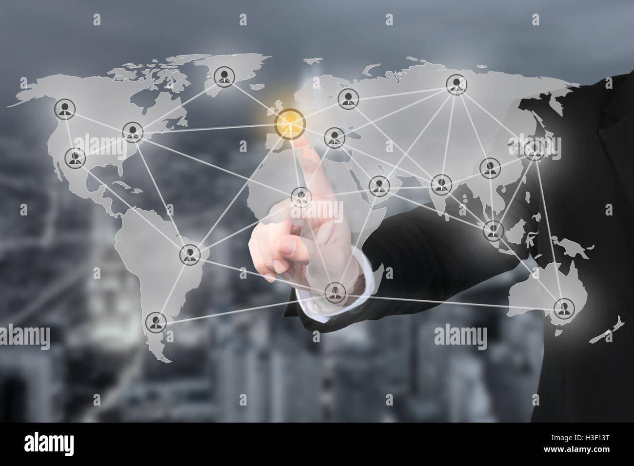 Geschäftsmann Tasten moderne Sozialpartnerschaft Netzwerk Verbindung auf virtuellen Hintergrund. Partnerschaft-Netzwerkverbindung Stockfoto