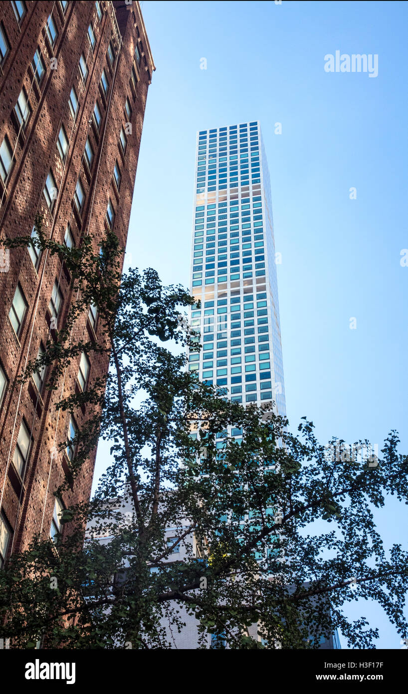 432 Park Avenue, eine superhohe Luxus-Wolkenkratzer in Midtown Manhattan Stockfoto