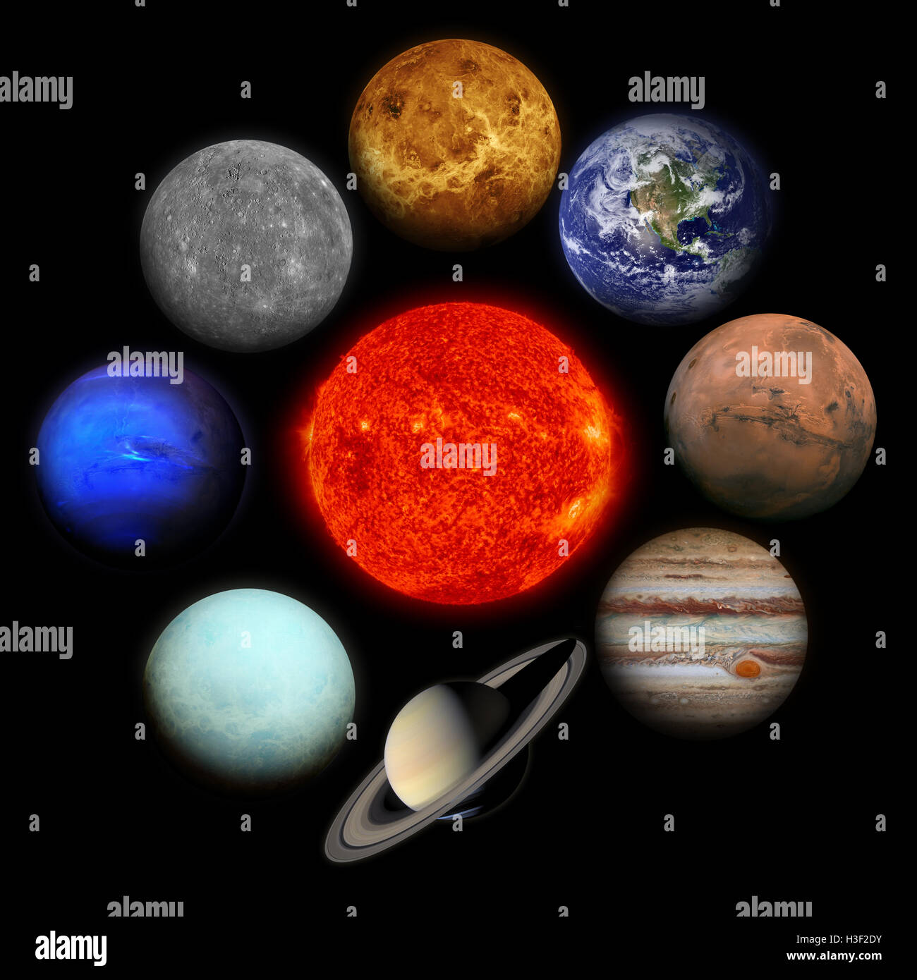 Solar-System. Planeten auf schwarzem Hintergrund. Sonne, Merkur, Venus, Erde, Mars, Jupiter, Saturn, Uranus, Neptun, Pluto. Stockfoto