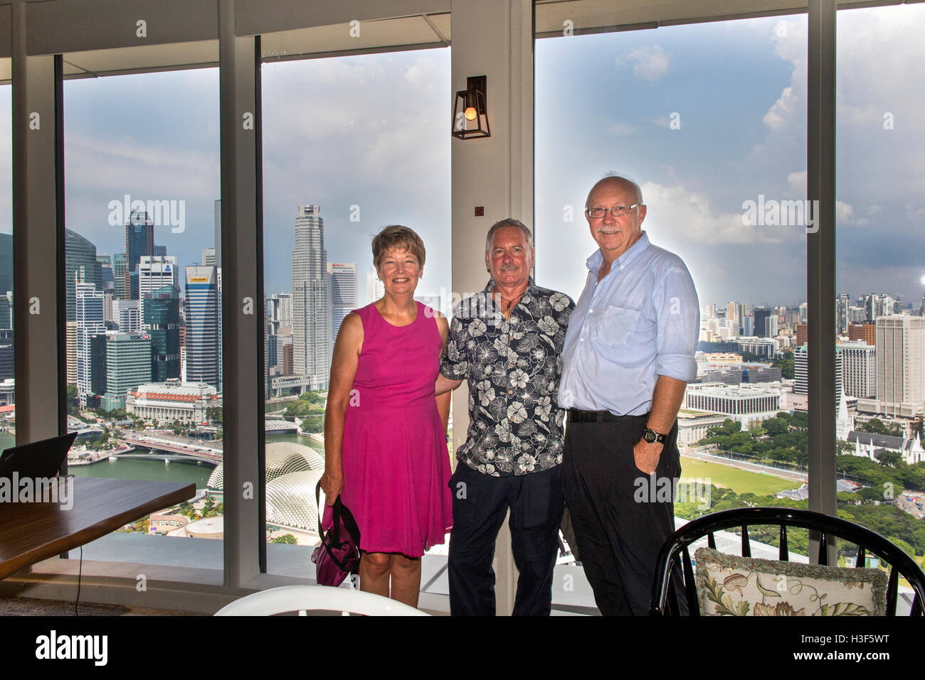 Singapur, Raffles Boulevard, Pan Pacific Hotel, Touristen in Pacific Club Lounge Stockfoto