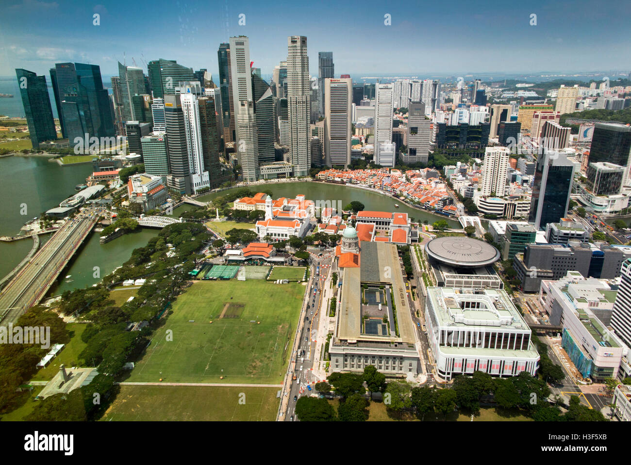 Singapur, Padang, Fluss, Boat Quay und Geschäftsviertel, erhöhten Blick von Swissotel Equinox Restaurant Stockfoto