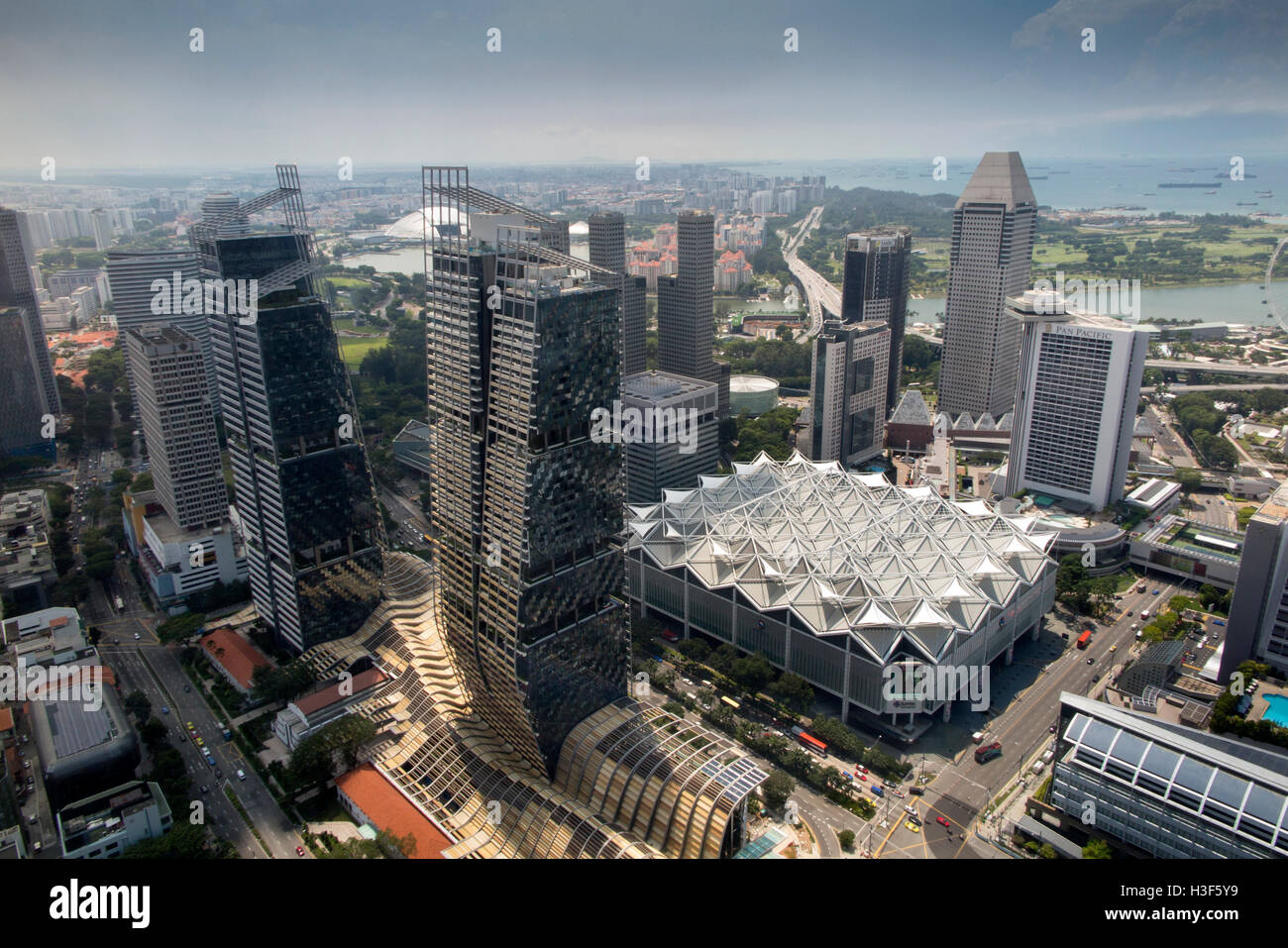 Singapur, erhöhten Blick auf Neustadt Zentrum Gebäude von Swissotel Equinox Restaurant Stockfoto